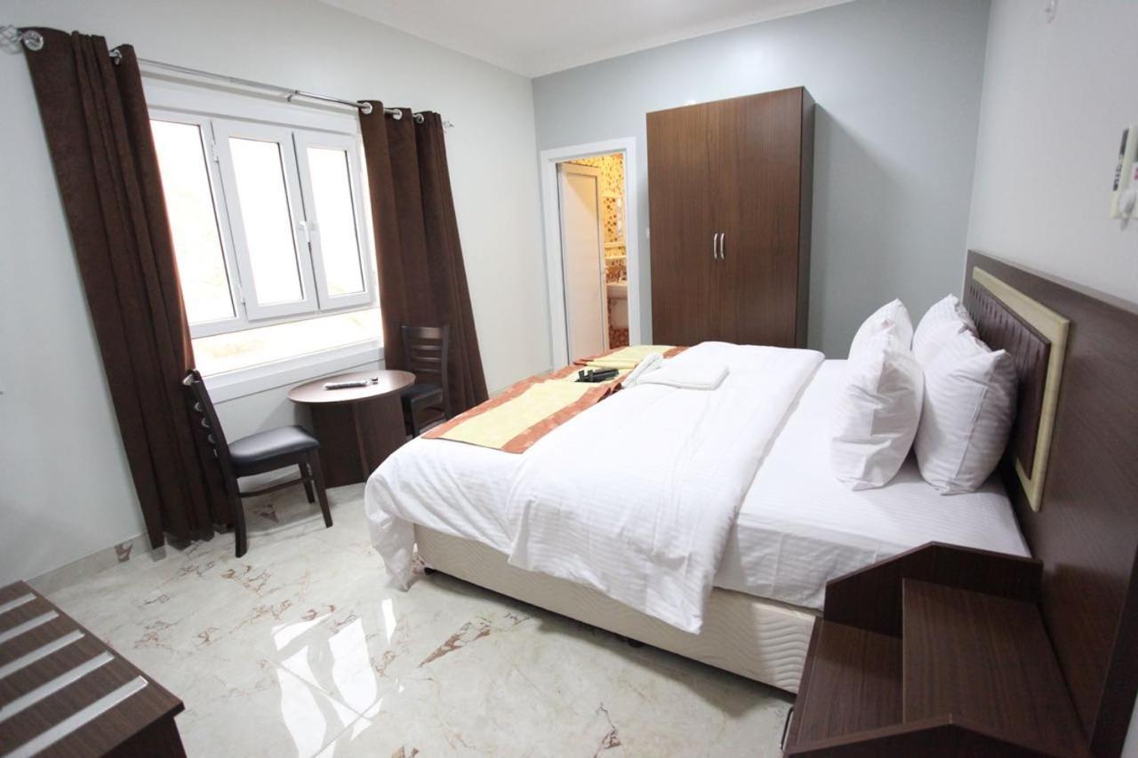 Almanzel Hotel