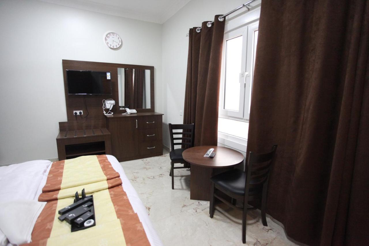 Almanzel Hotel 2*
